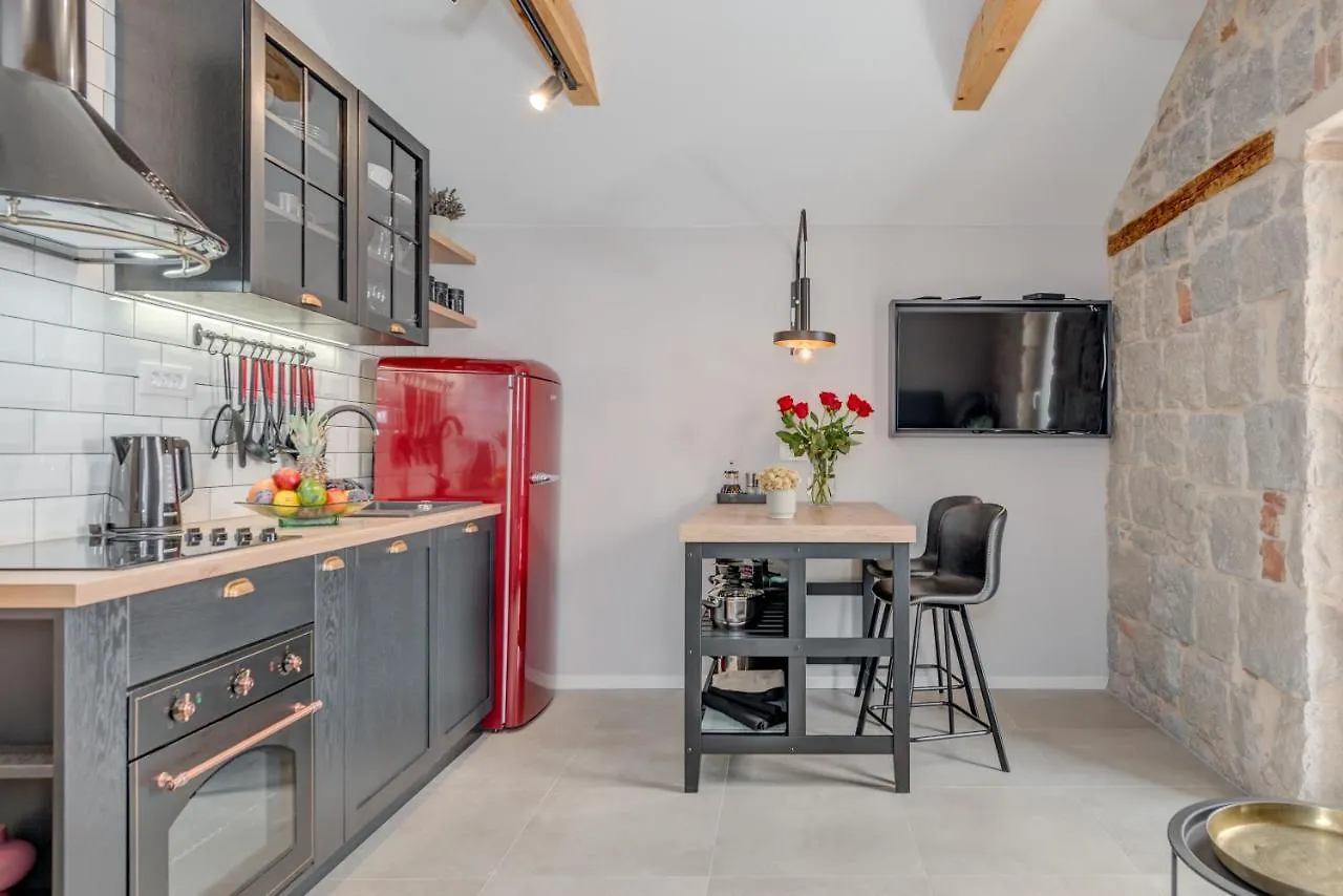 Lct City Design Apartment Split 0*,